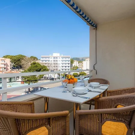 Casa Laura * كالا راتخاذا